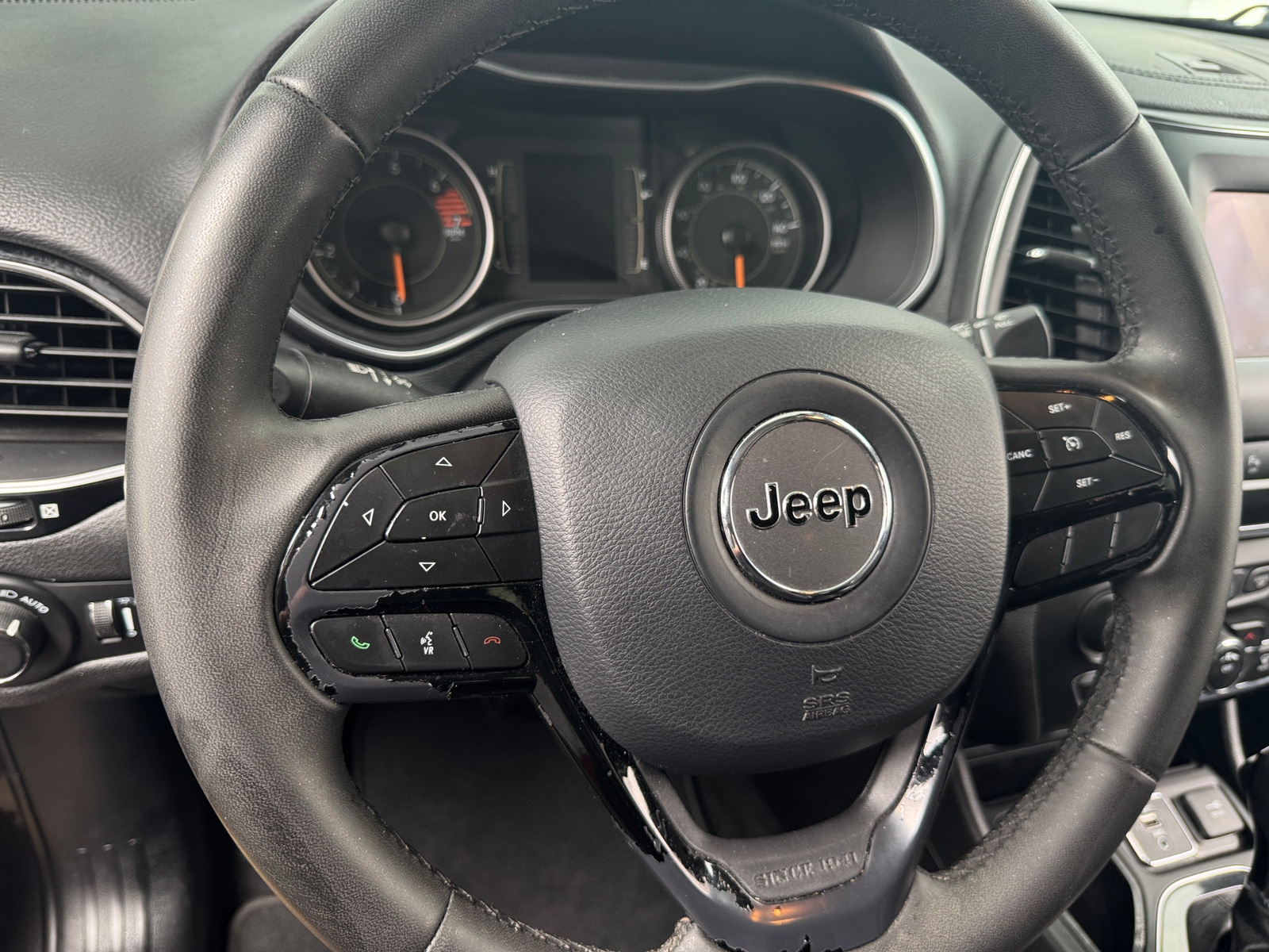 Thumbnail: 2020 Jeep Cherokee - 5