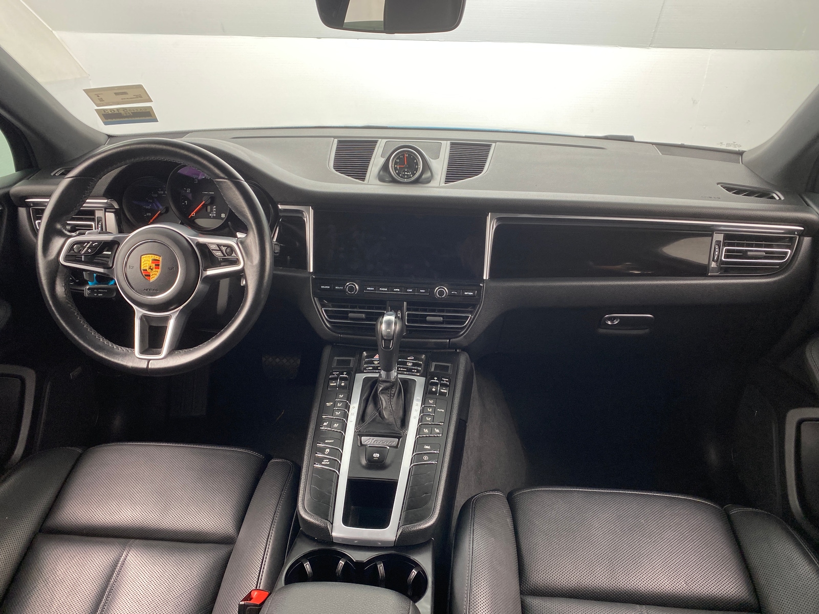 Thumbnail: 2020 Porsche Macan - 2