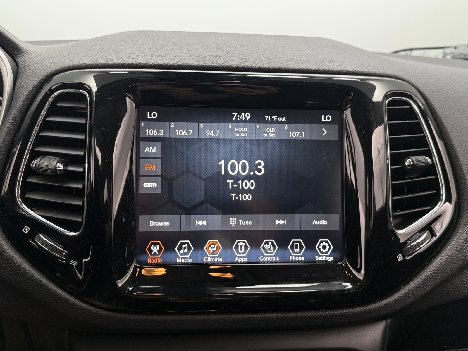 Thumbnail: 2021 Jeep Compass - 3