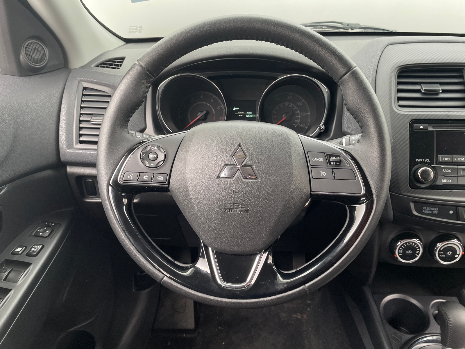 Thumbnail: 2017 Mitsubishi Outlander Sport - 5