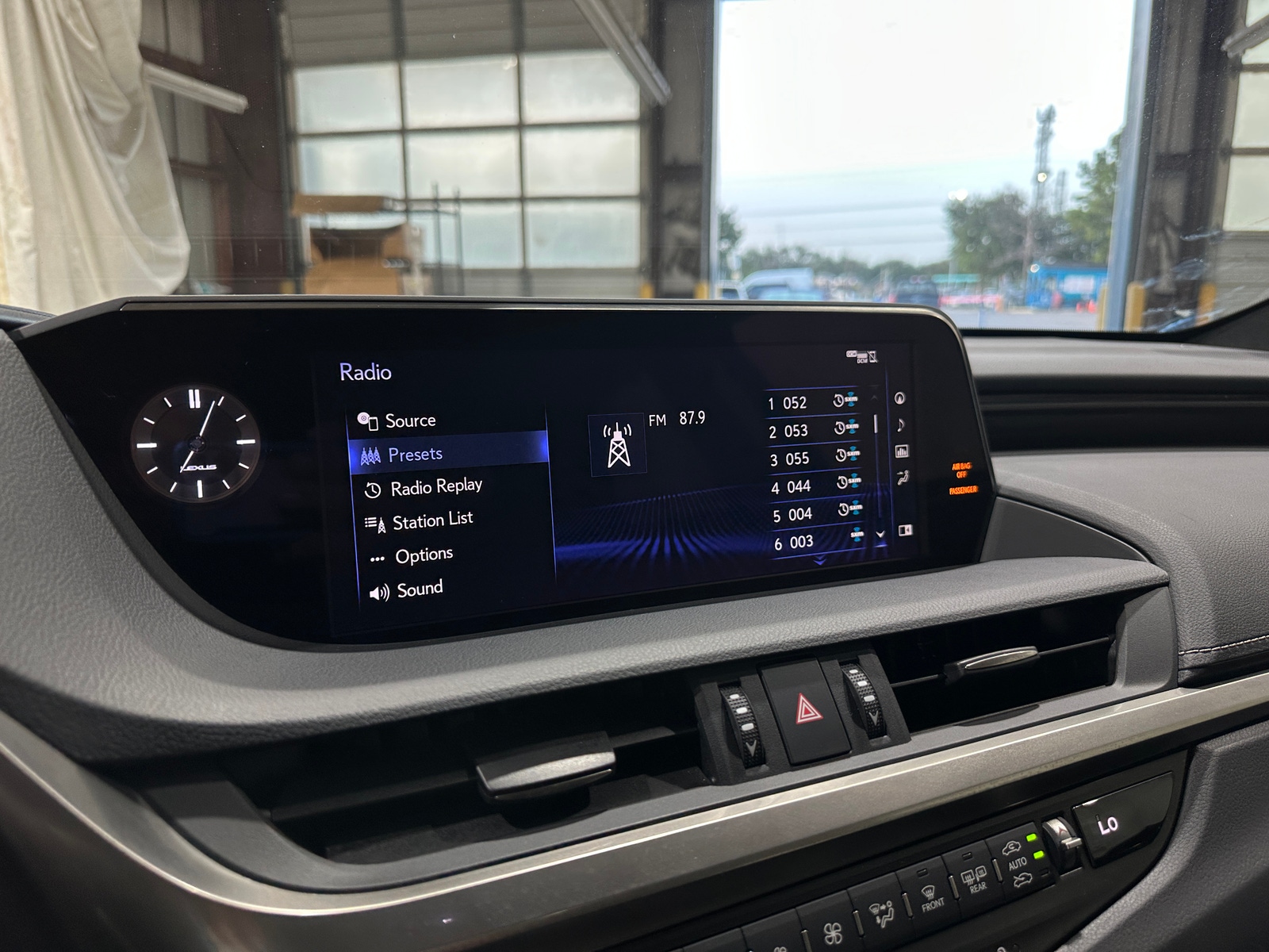 Thumbnail: 2021 Lexus ES - 3