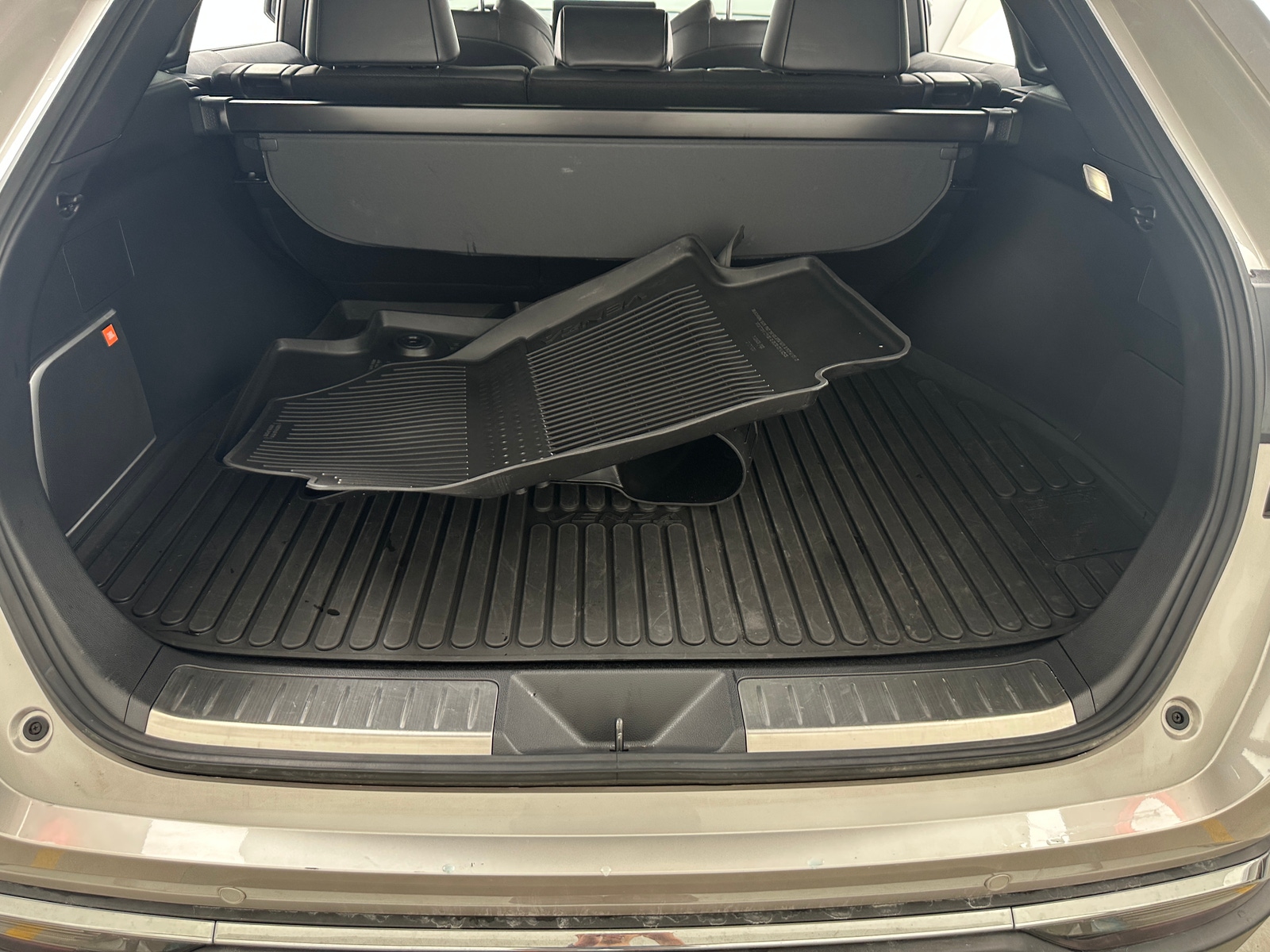 Thumbnail: 2021 Toyota Venza - 6