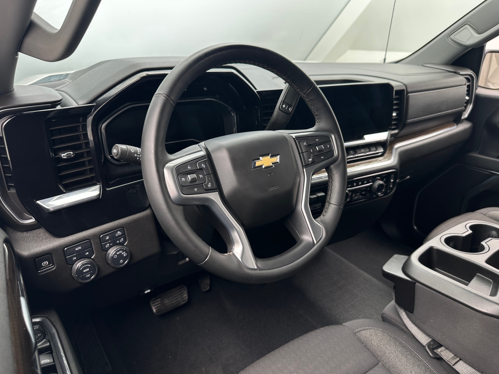 Thumbnail: 2024 Chevrolet Silverado 1500 - 3