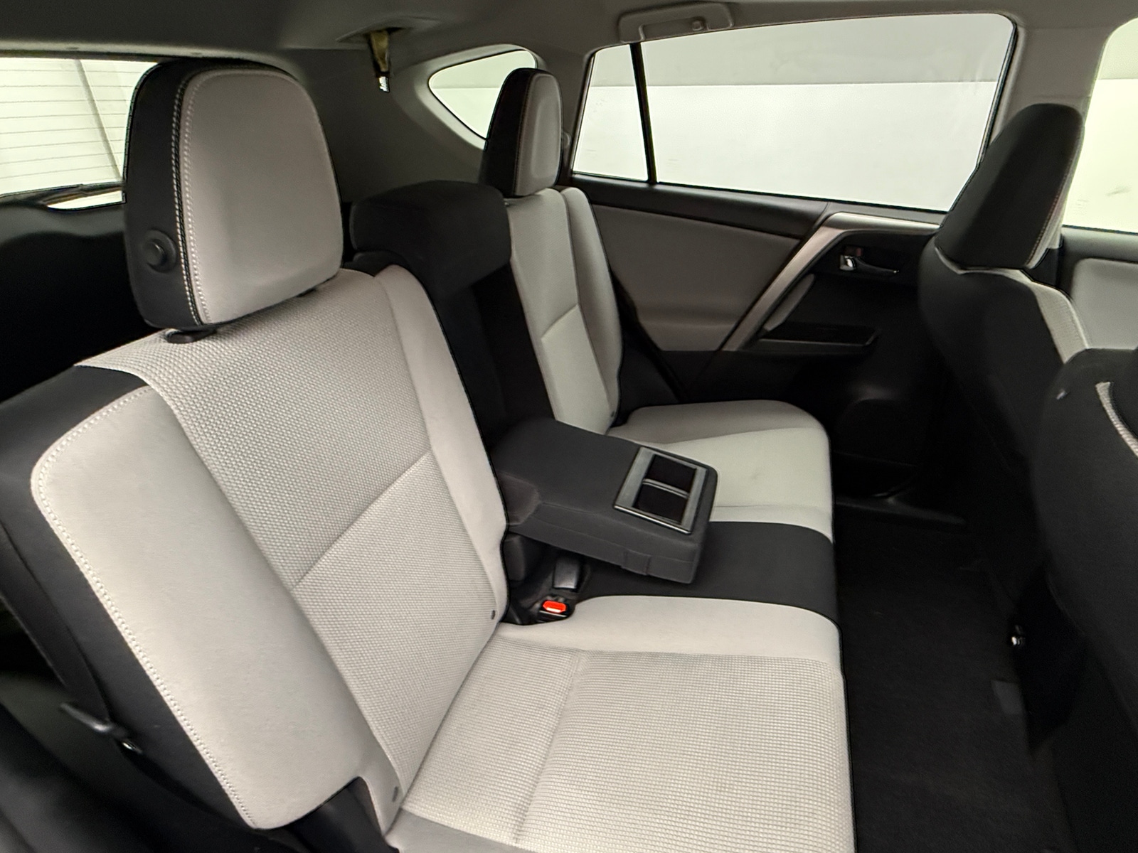 Thumbnail: 2017 Toyota RAV4 - 6
