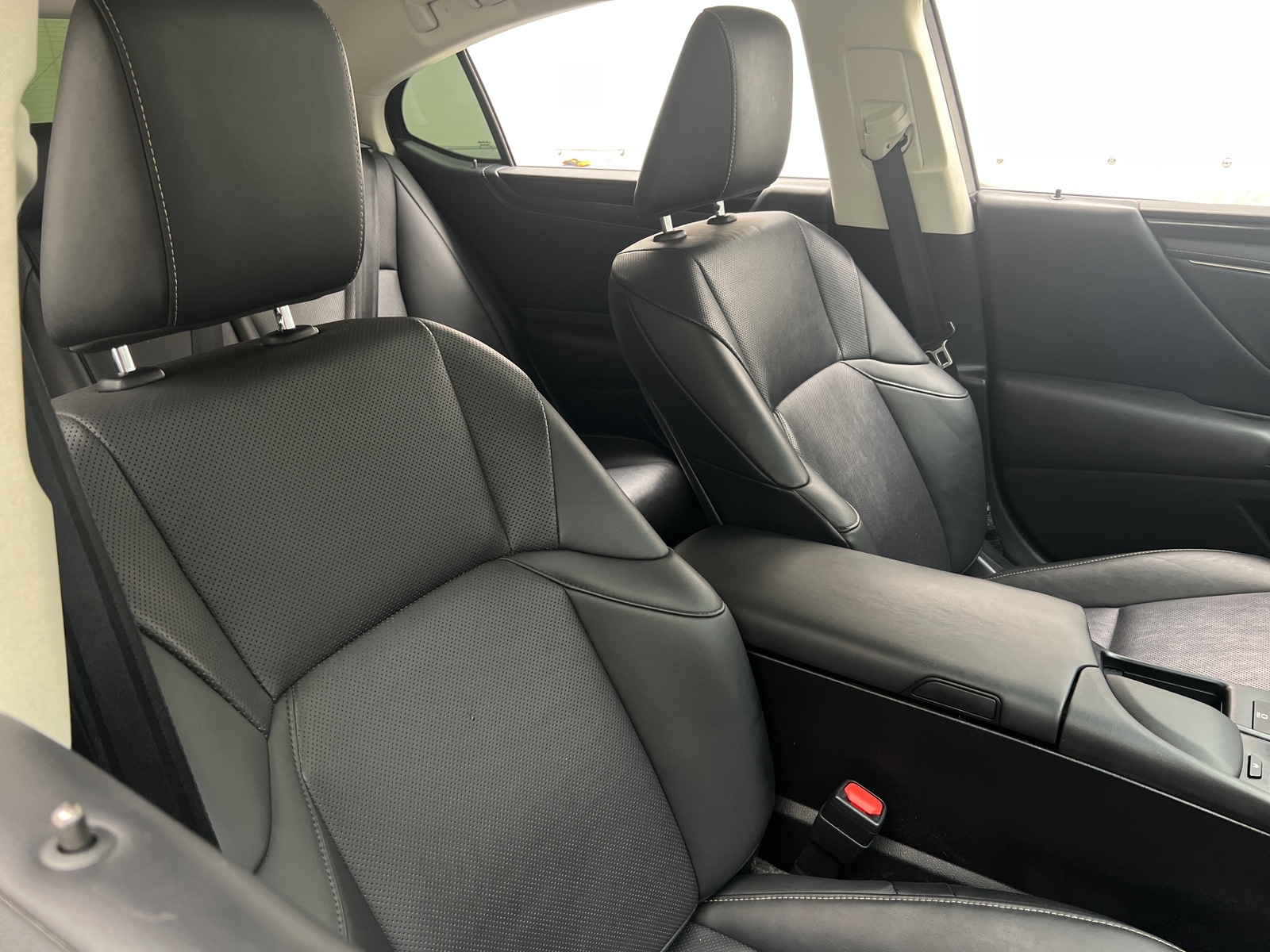 Thumbnail: 2019 Lexus ES - 2