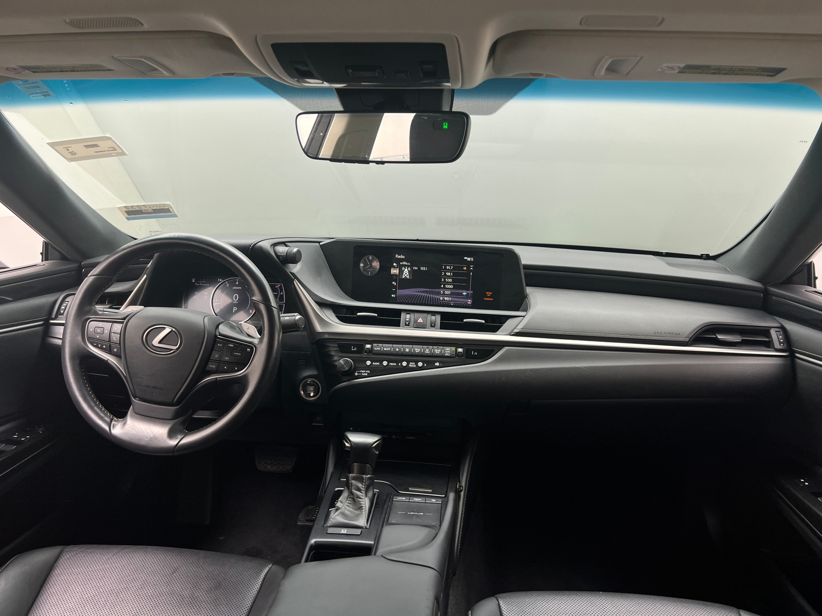 Thumbnail: 2019 Lexus ES - 3