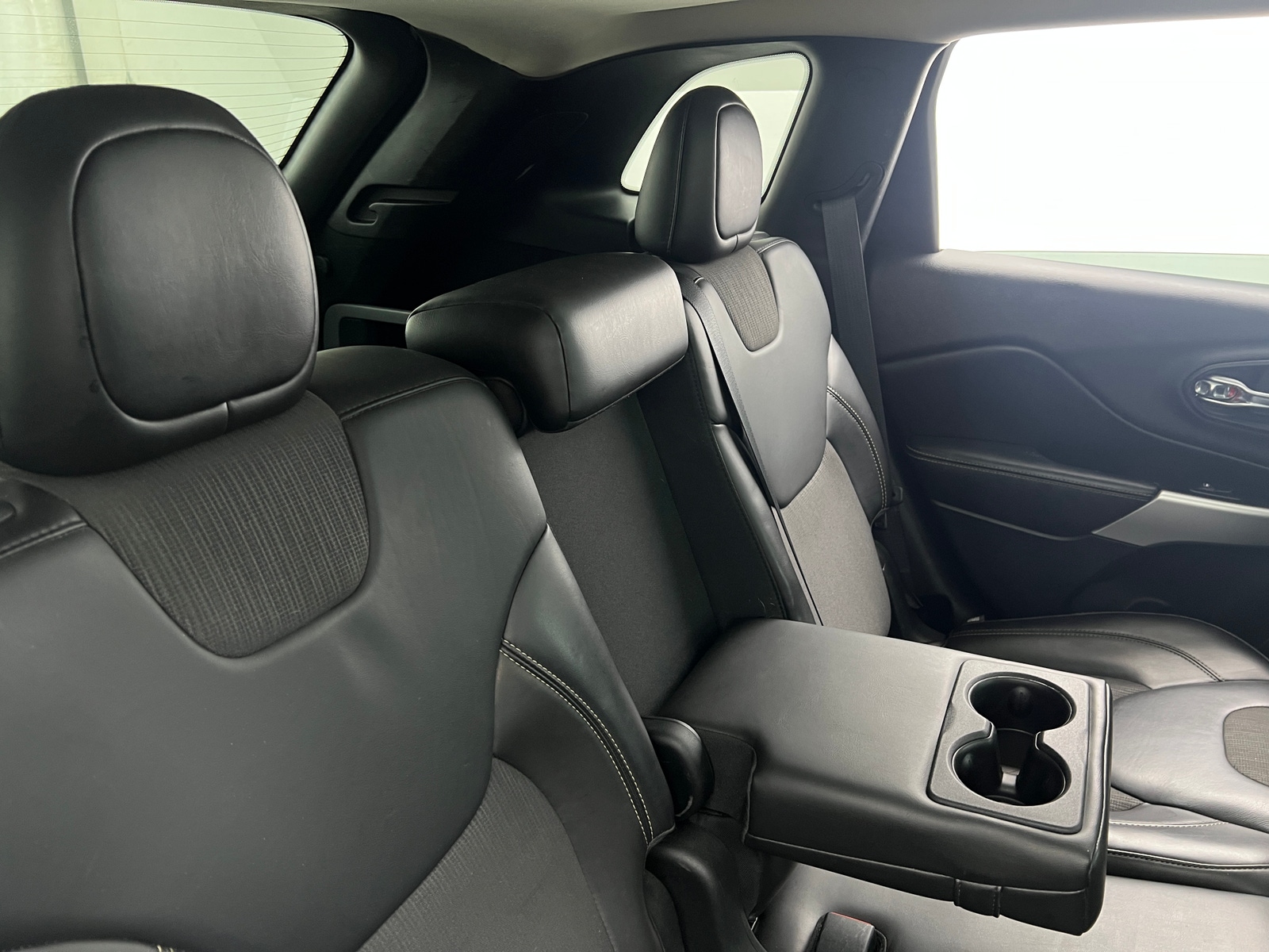 Thumbnail: 2018 Jeep Cherokee - 5