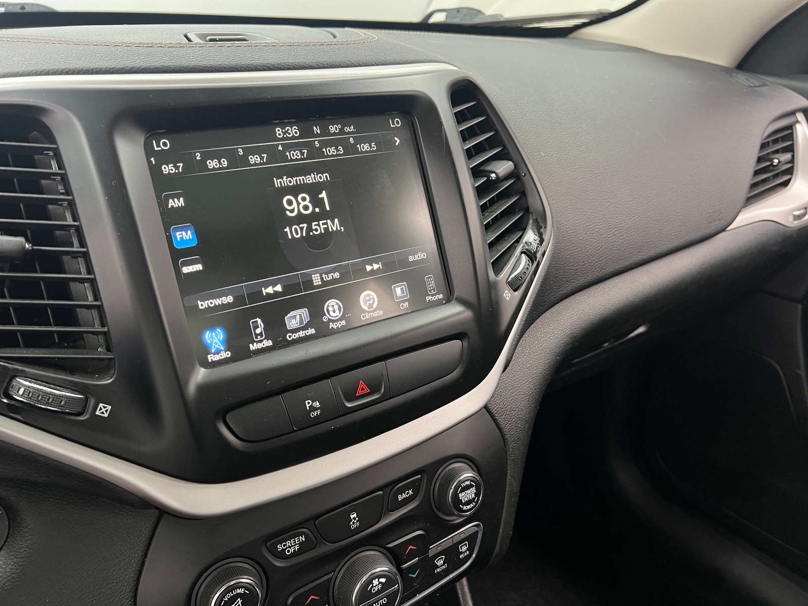 Thumbnail: 2018 Jeep Cherokee - 3