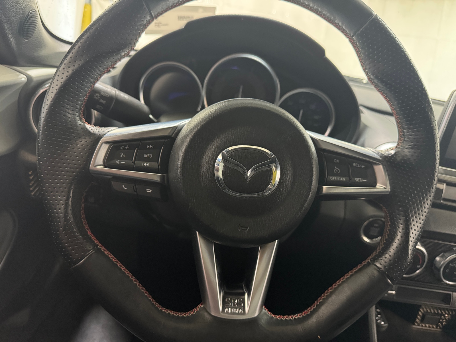 Thumbnail: 2017 Mazda MX-5 Miata - 4