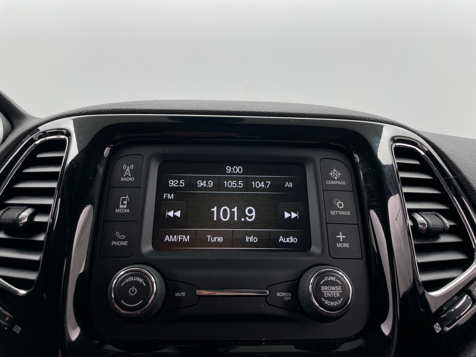 Thumbnail: 2018 Jeep Compass - 4