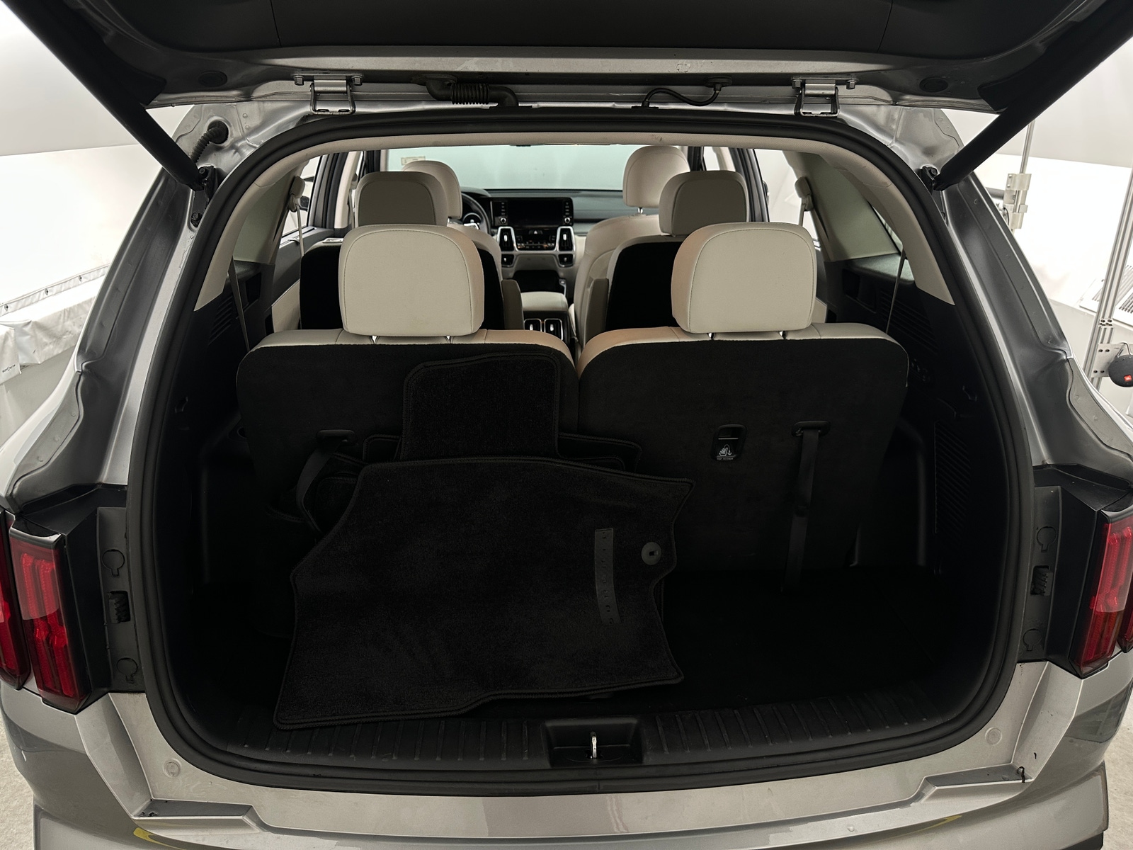 Thumbnail: 2023 Kia Sorento - 6