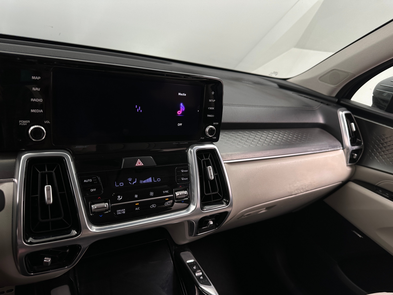 Thumbnail: 2023 Kia Sorento - 3