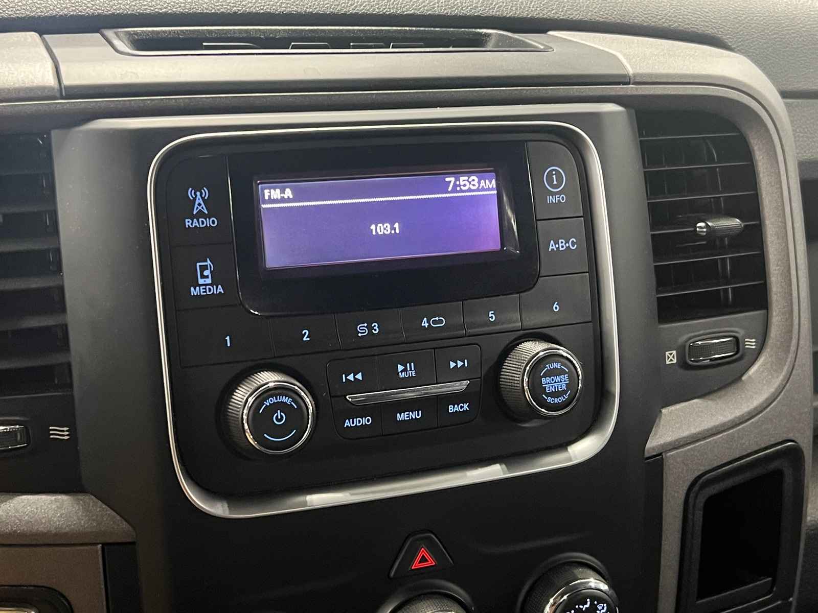 Thumbnail: 2019 RAM 1500 Classic - 4