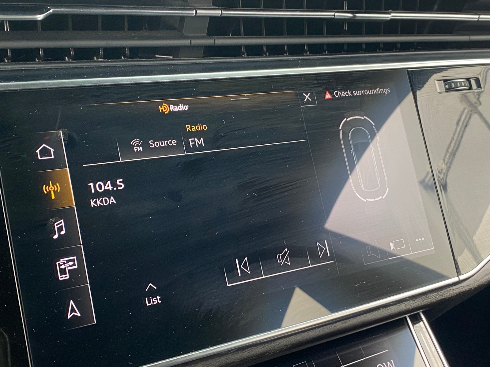 Thumbnail: 2021 Audi Q8 - 3