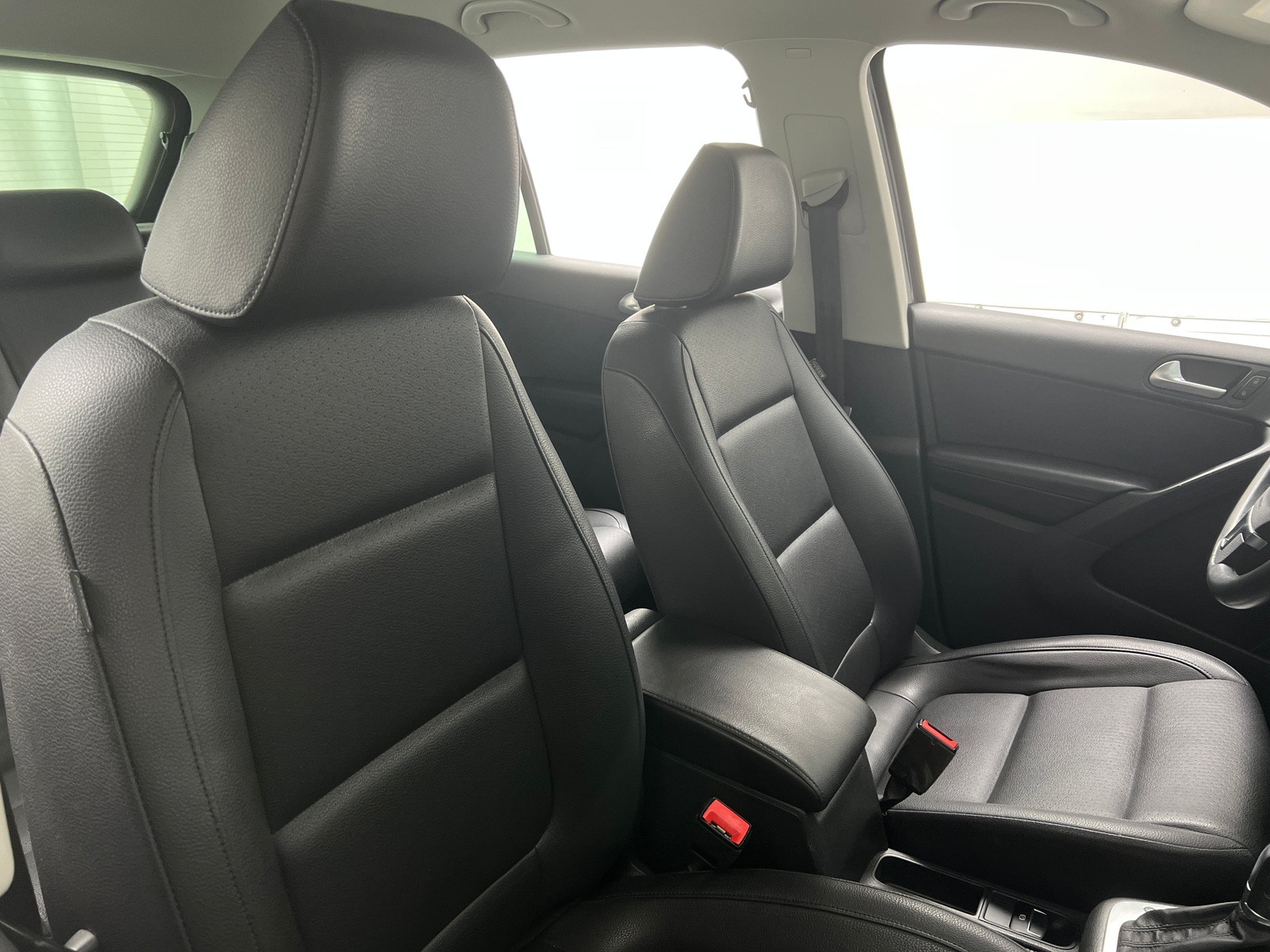 Thumbnail: 2016 Volkswagen Tiguan - 2