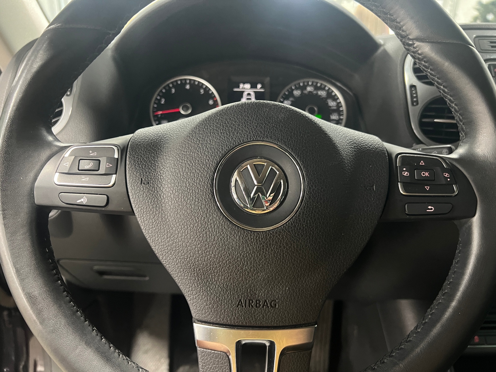 Thumbnail: 2016 Volkswagen Tiguan - 5