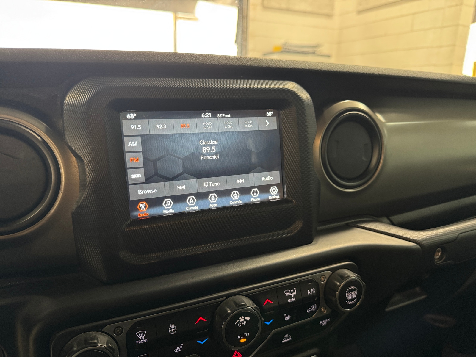 Thumbnail: 2020 Jeep Gladiator - 4