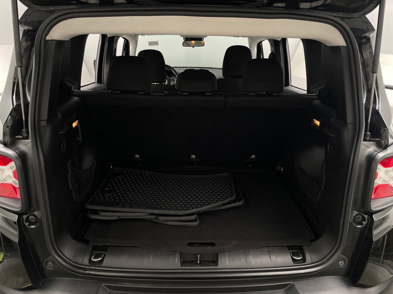 Thumbnail: 2017 Jeep Renegade - 7