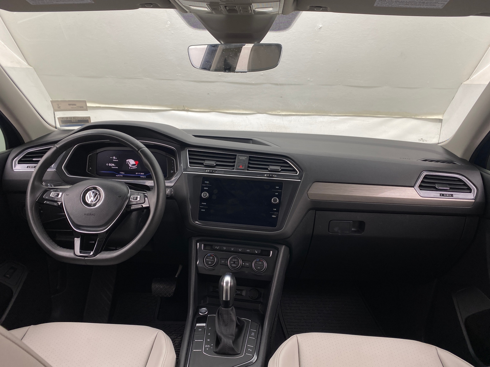Thumbnail: 2020 Volkswagen Tiguan - 2