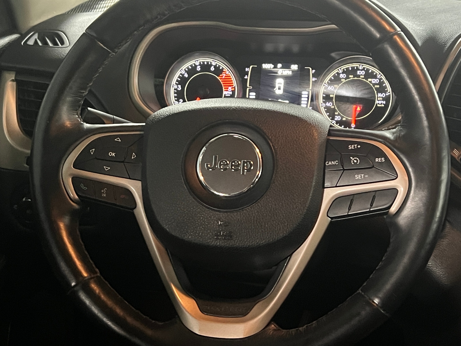 Thumbnail: 2017 Jeep Cherokee - 5