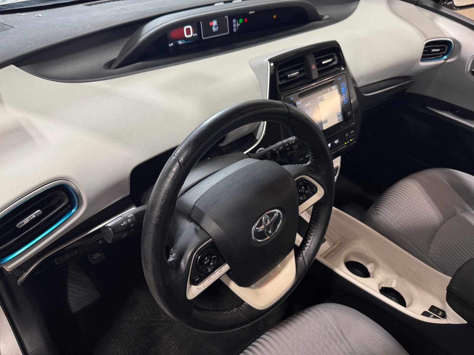 Thumbnail: 2016 Toyota Prius - 3
