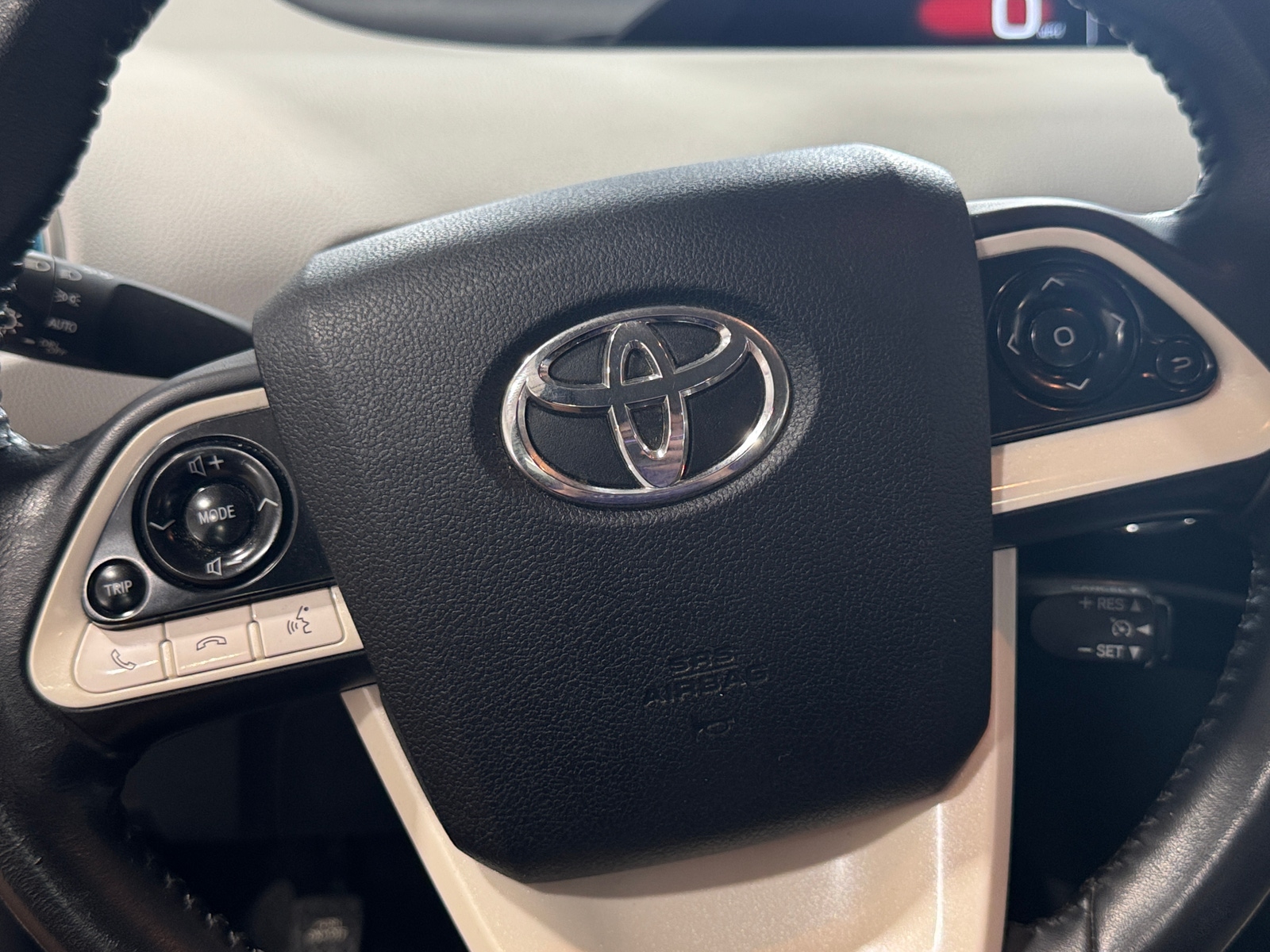 Thumbnail: 2016 Toyota Prius - 5