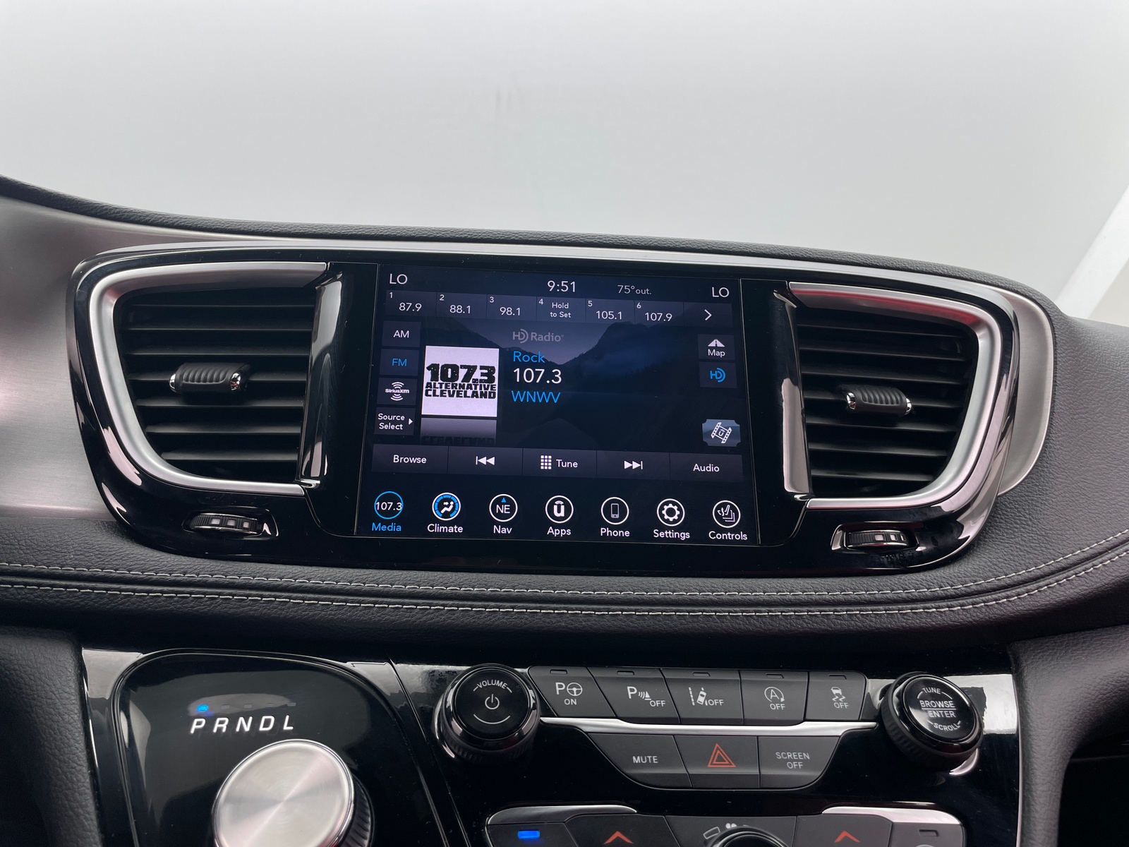 Thumbnail: 2020 Chrysler Pacifica - 3