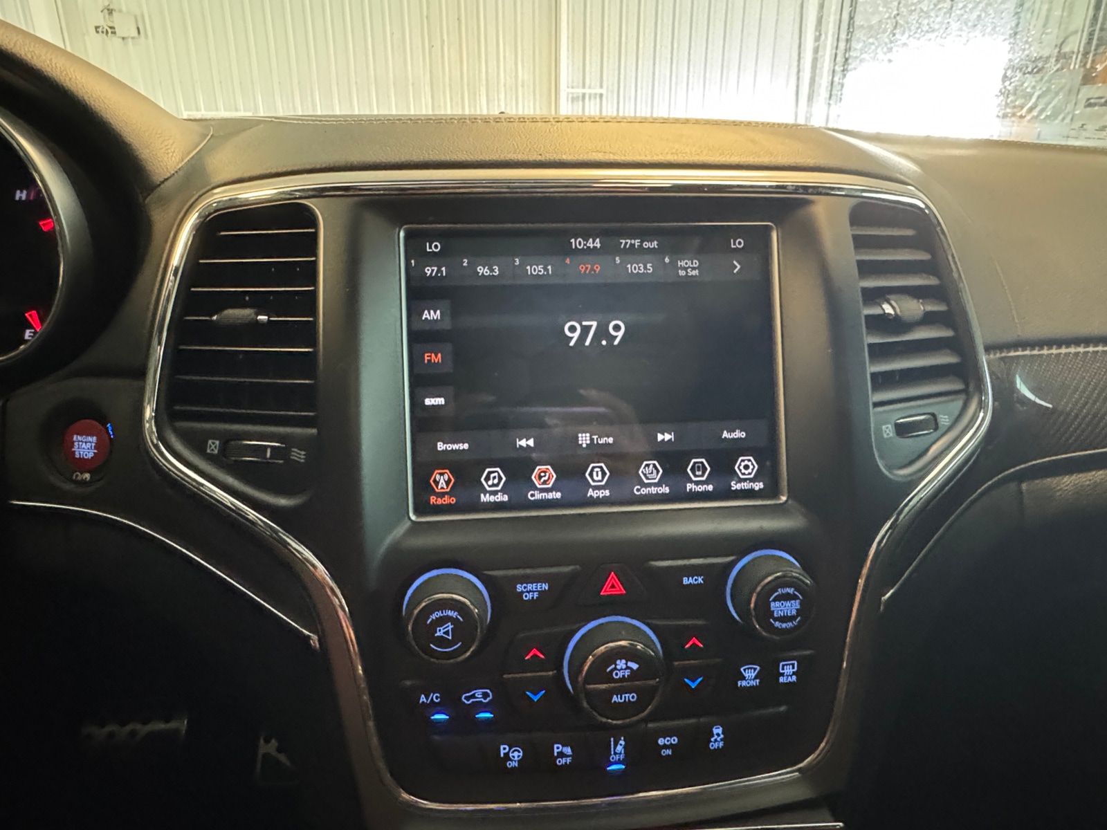 Thumbnail: 2017 Jeep Grand Cherokee - 3