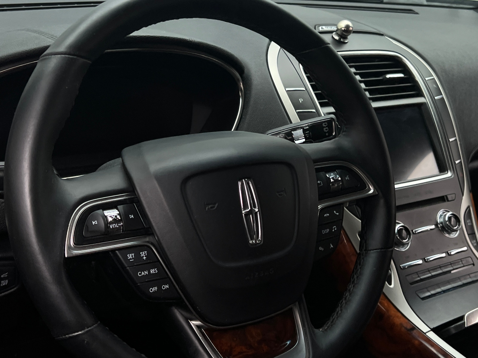Thumbnail: 2020 Lincoln Nautilus - 4