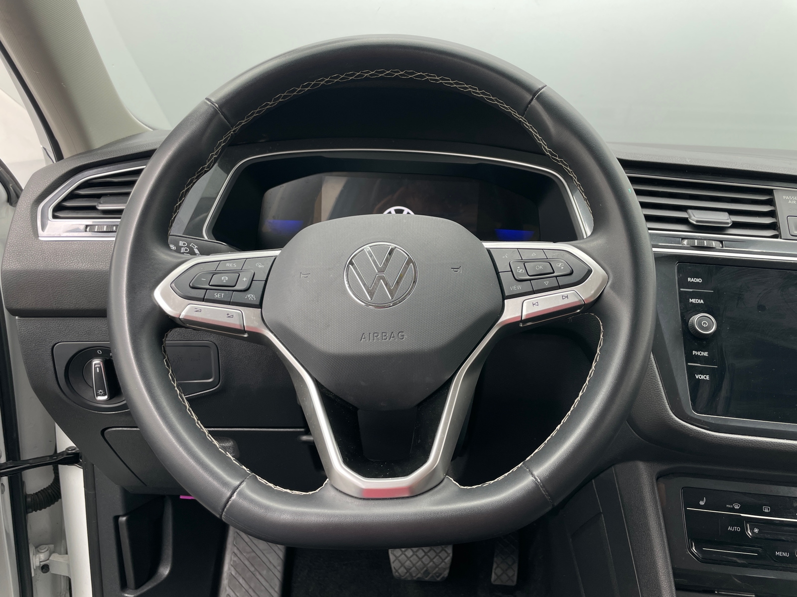 Thumbnail: 2024 Volkswagen Tiguan - 4