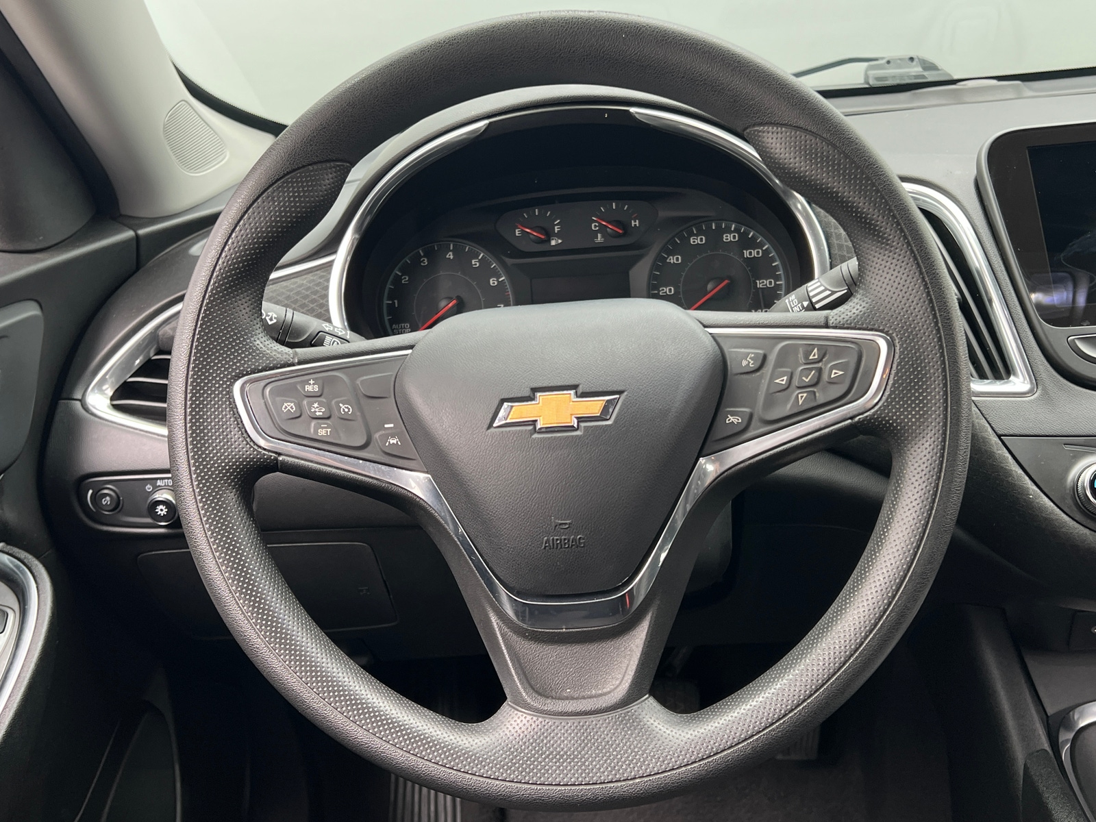 Thumbnail: 2020 Chevrolet Malibu - 5
