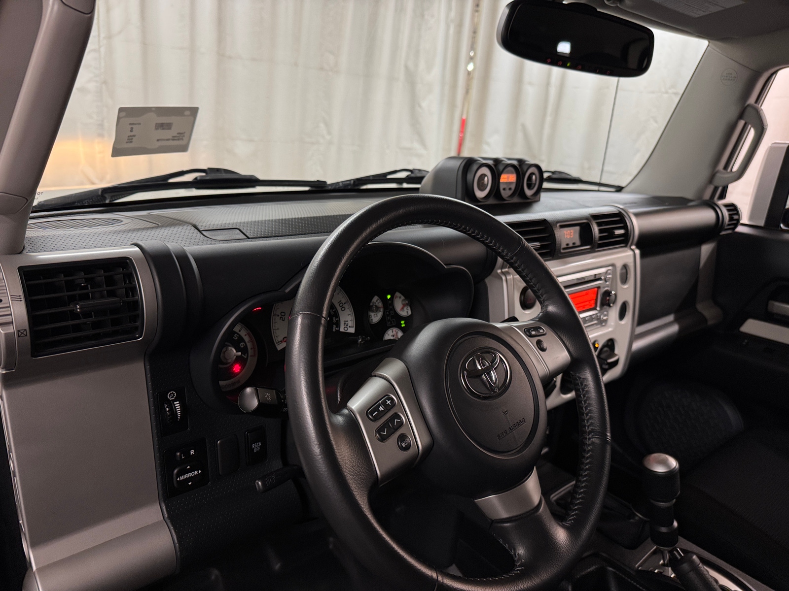 Thumbnail: 2014 Toyota FJ Cruiser - 3