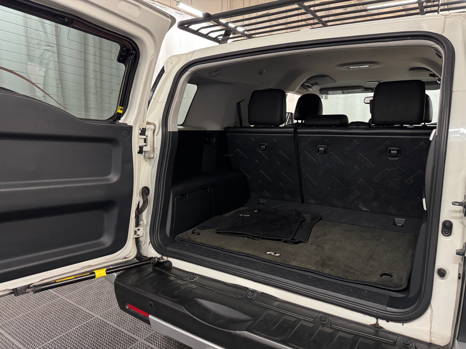 Thumbnail: 2014 Toyota FJ Cruiser - 7