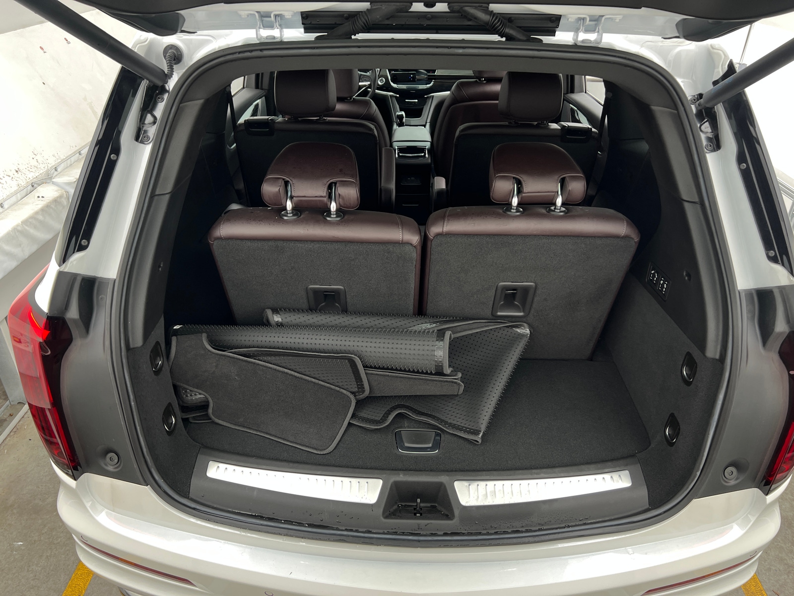 Thumbnail: 2023 Cadillac XT6 - 6
