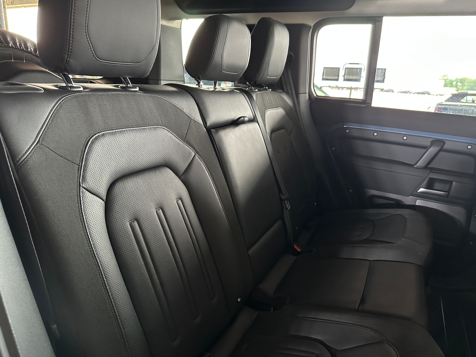 Thumbnail: 2020 Land Rover Defender - 6