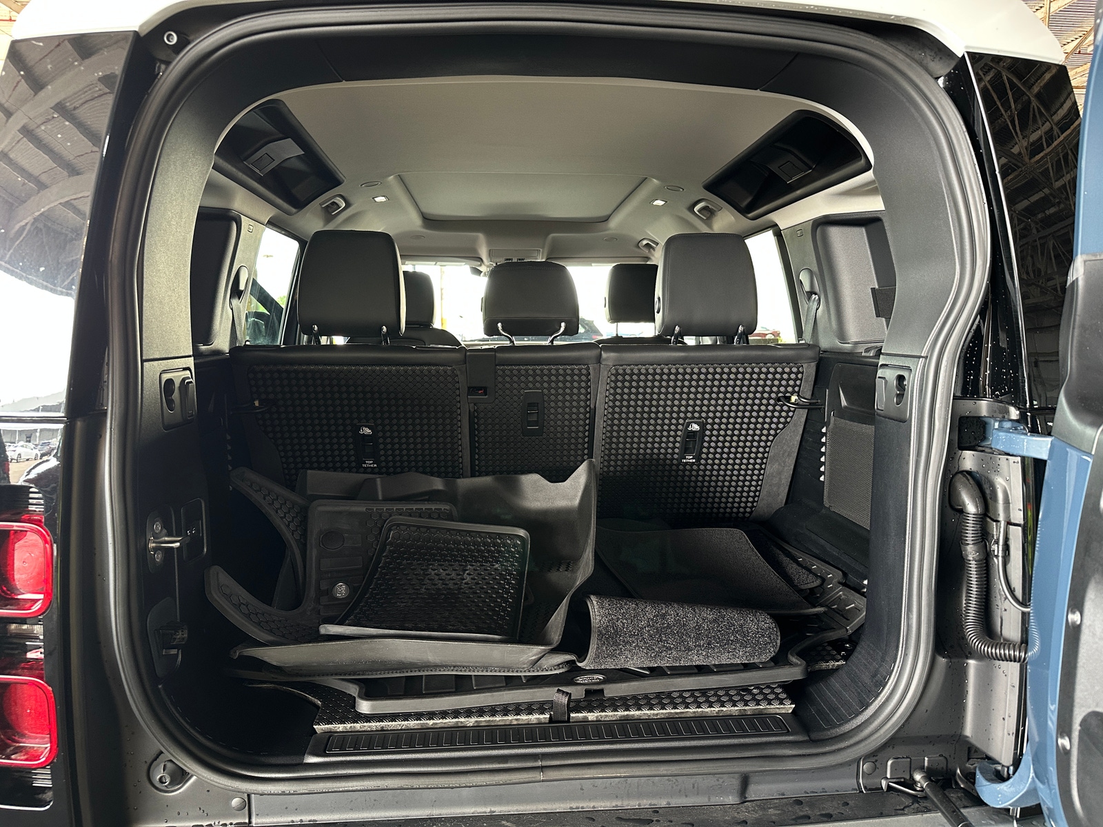 Thumbnail: 2020 Land Rover Defender - 7