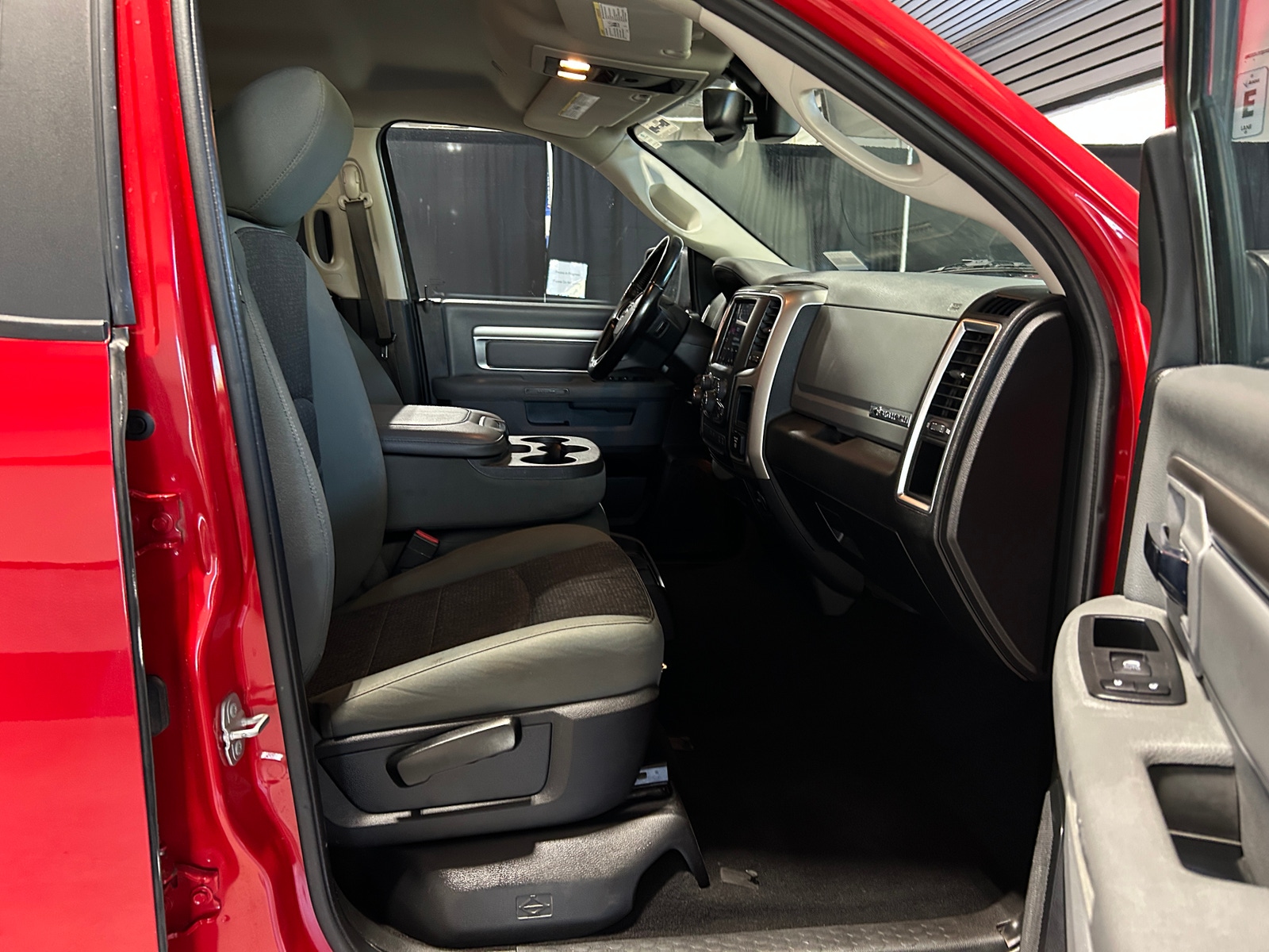 Thumbnail: 2019 RAM 1500 Classic - 2