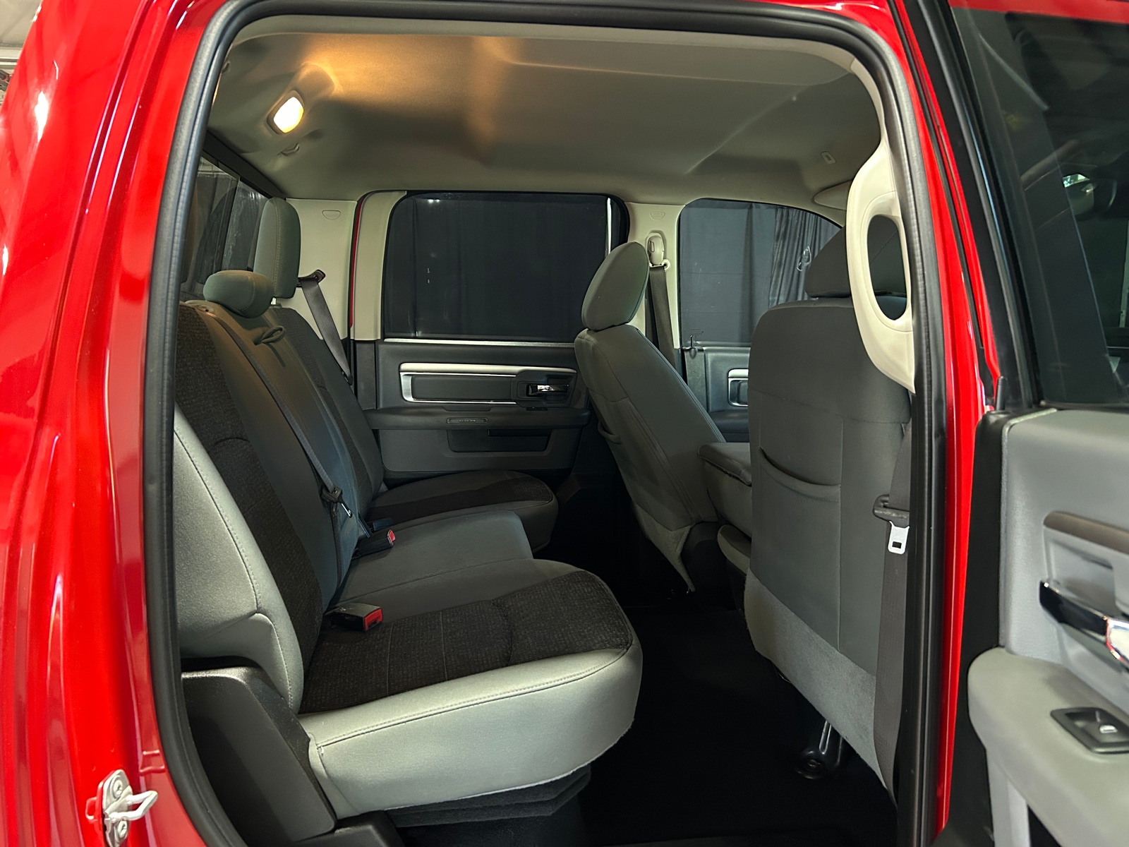 Thumbnail: 2019 RAM 1500 Classic - 6