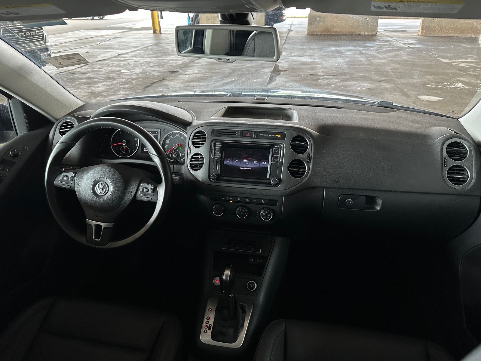 Thumbnail: 2017 Volkswagen Tiguan - 3