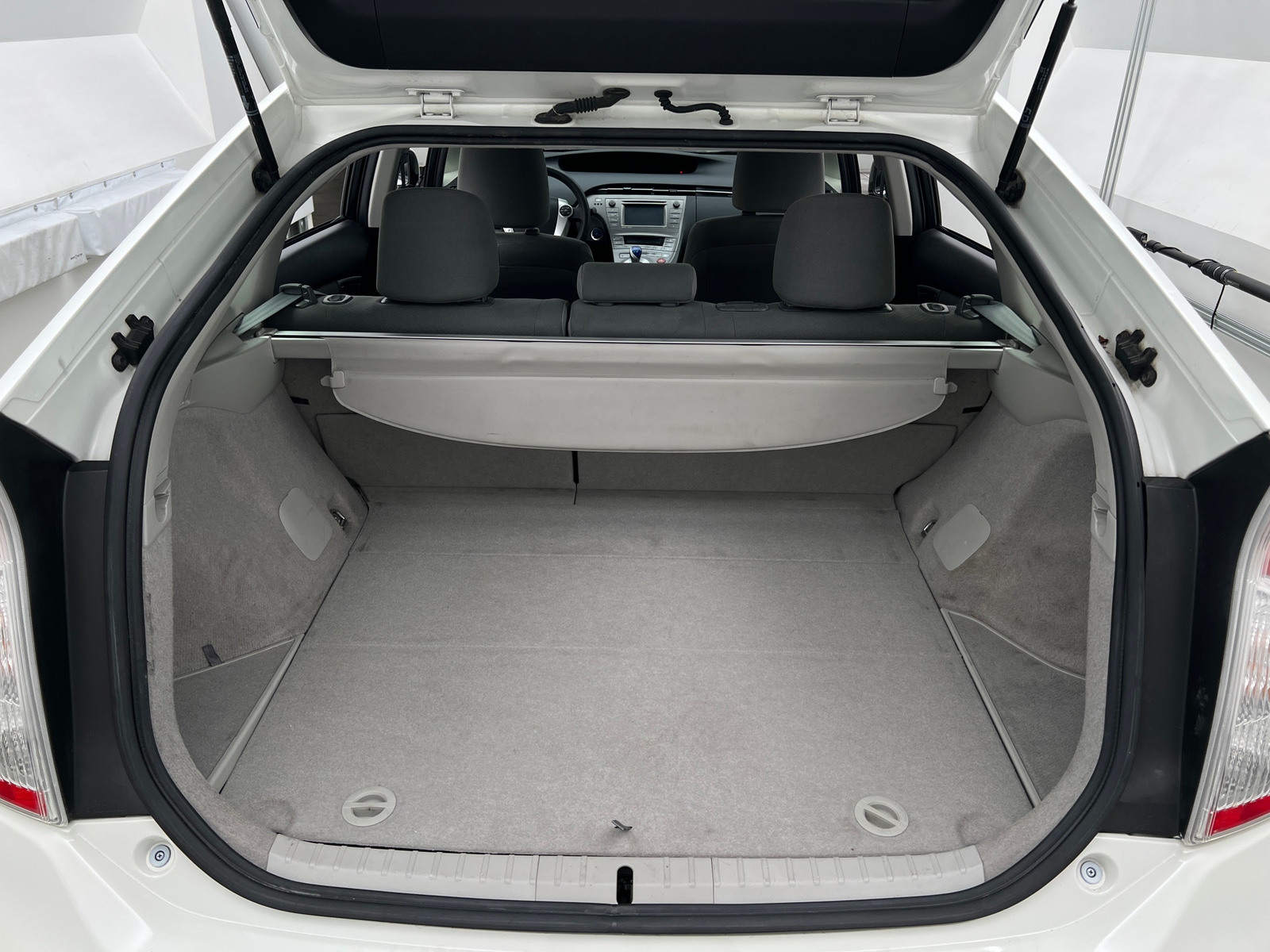 Thumbnail: 2012 Toyota Prius - 7