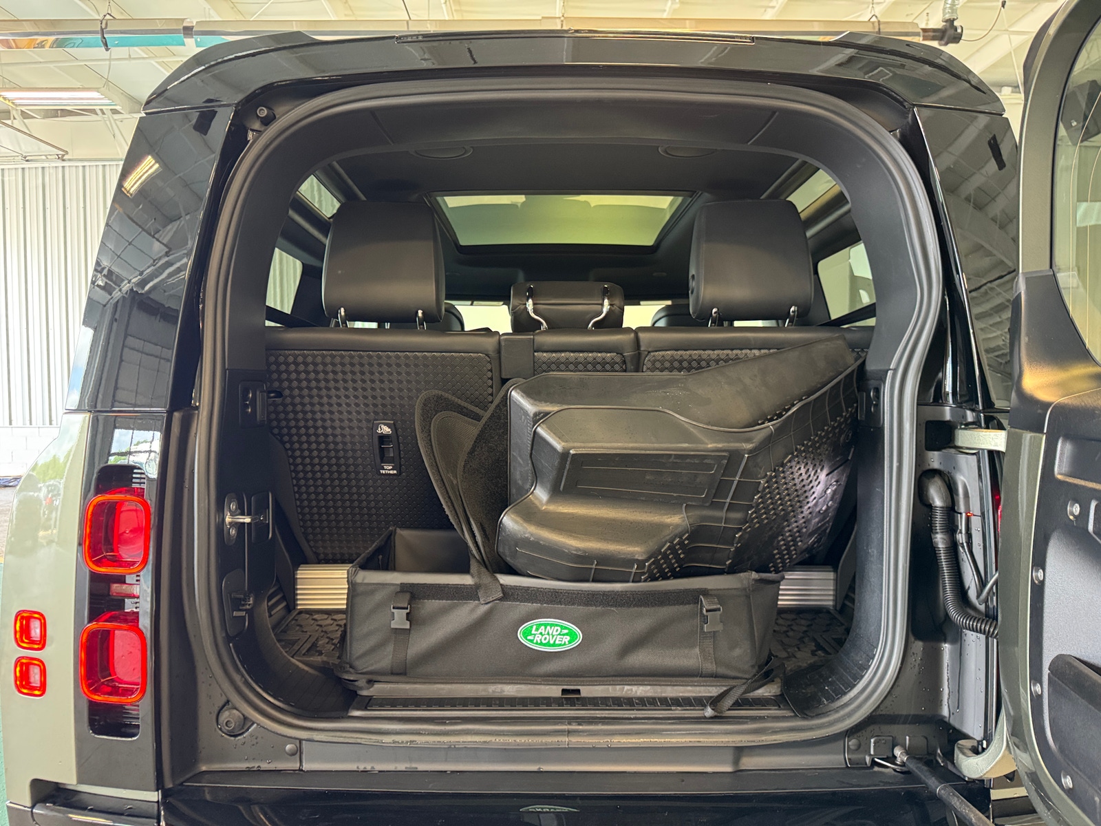 Thumbnail: 2023 Land Rover Defender - 6
