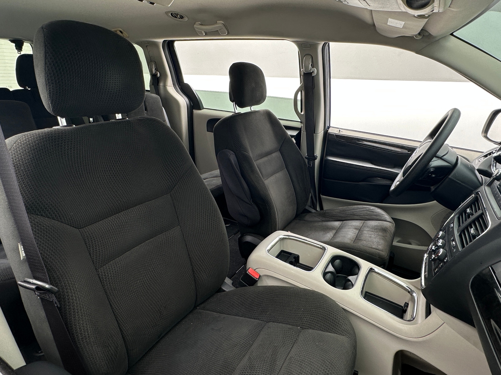 Thumbnail: 2015 Dodge Grand Caravan - 2