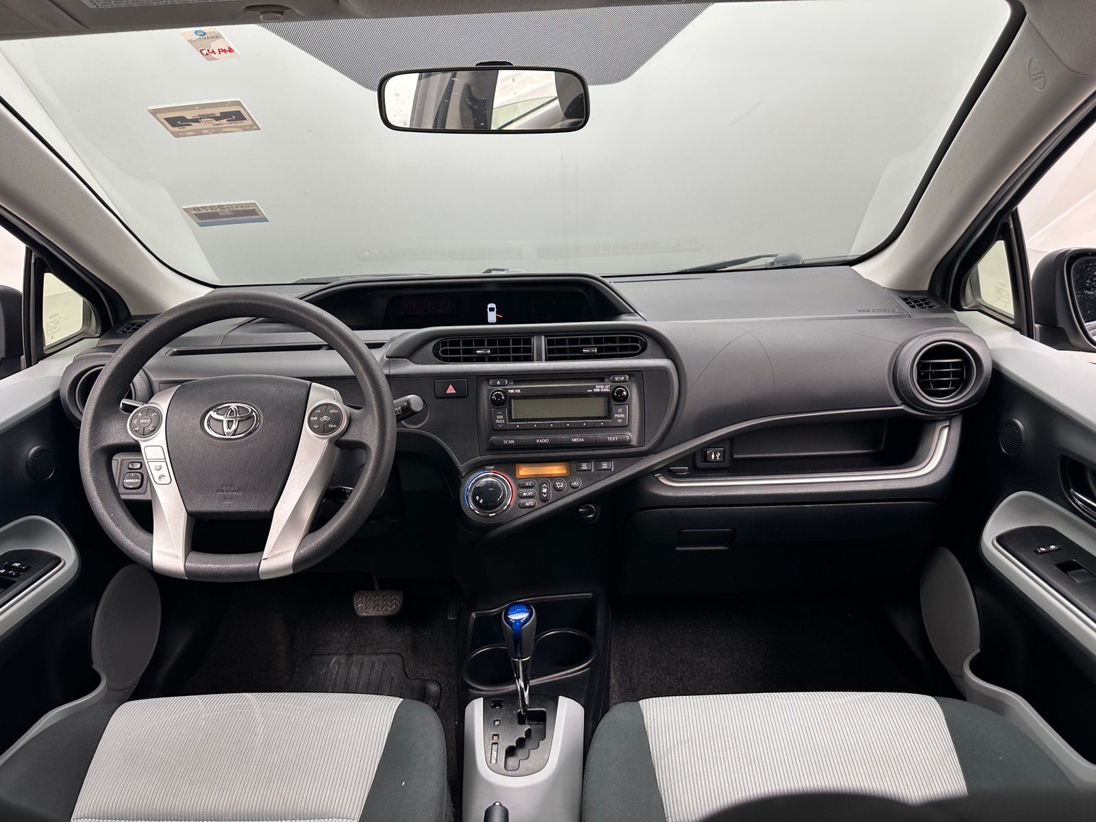 Thumbnail: 2014 Toyota Prius c - 3