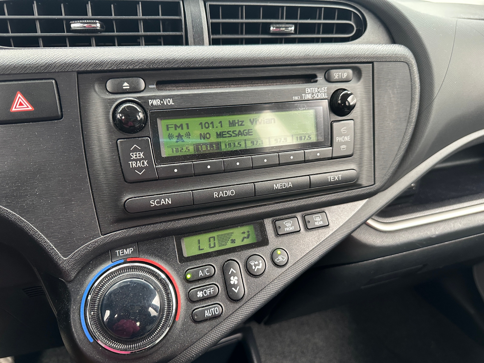 Thumbnail: 2014 Toyota Prius c - 4