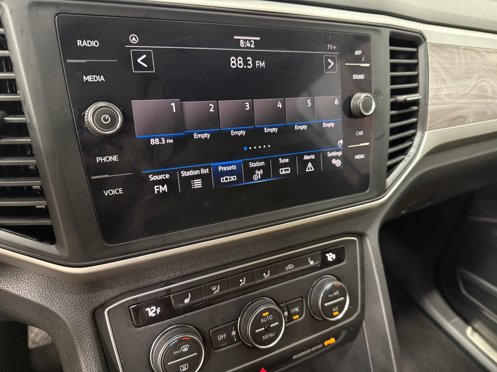 Thumbnail: 2021 Volkswagen Atlas - 3