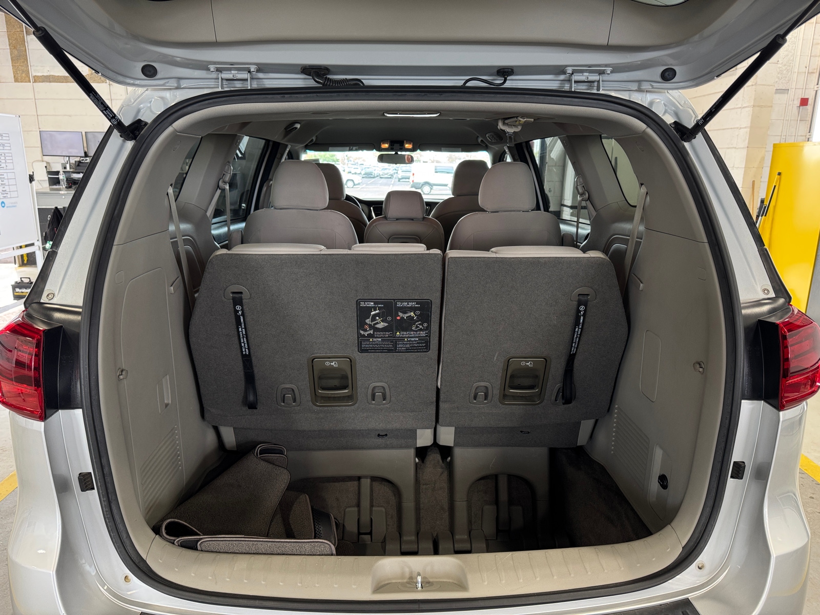 Thumbnail: 2020 Kia Sedona - 7