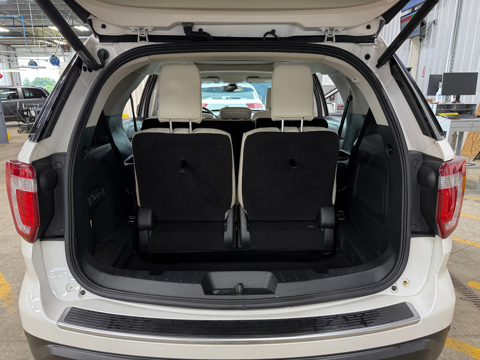 Thumbnail: 2019 Ford Explorer - 6