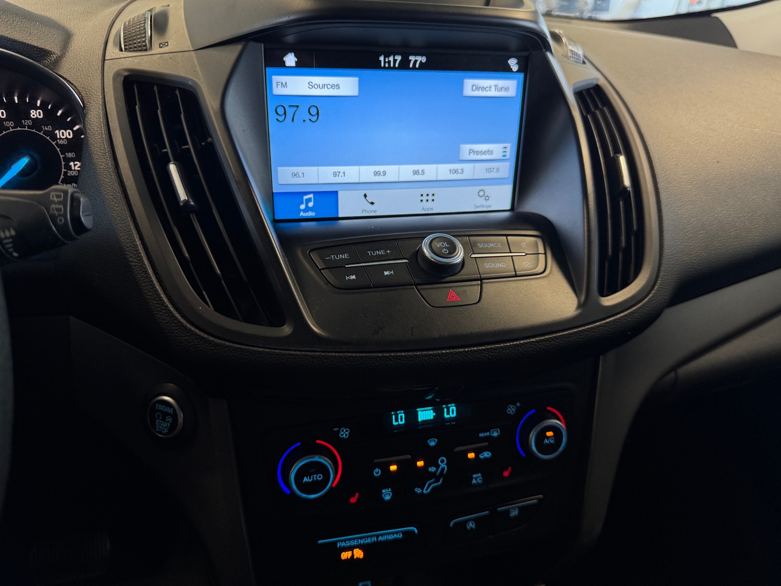Thumbnail: 2019 Ford Escape - 3