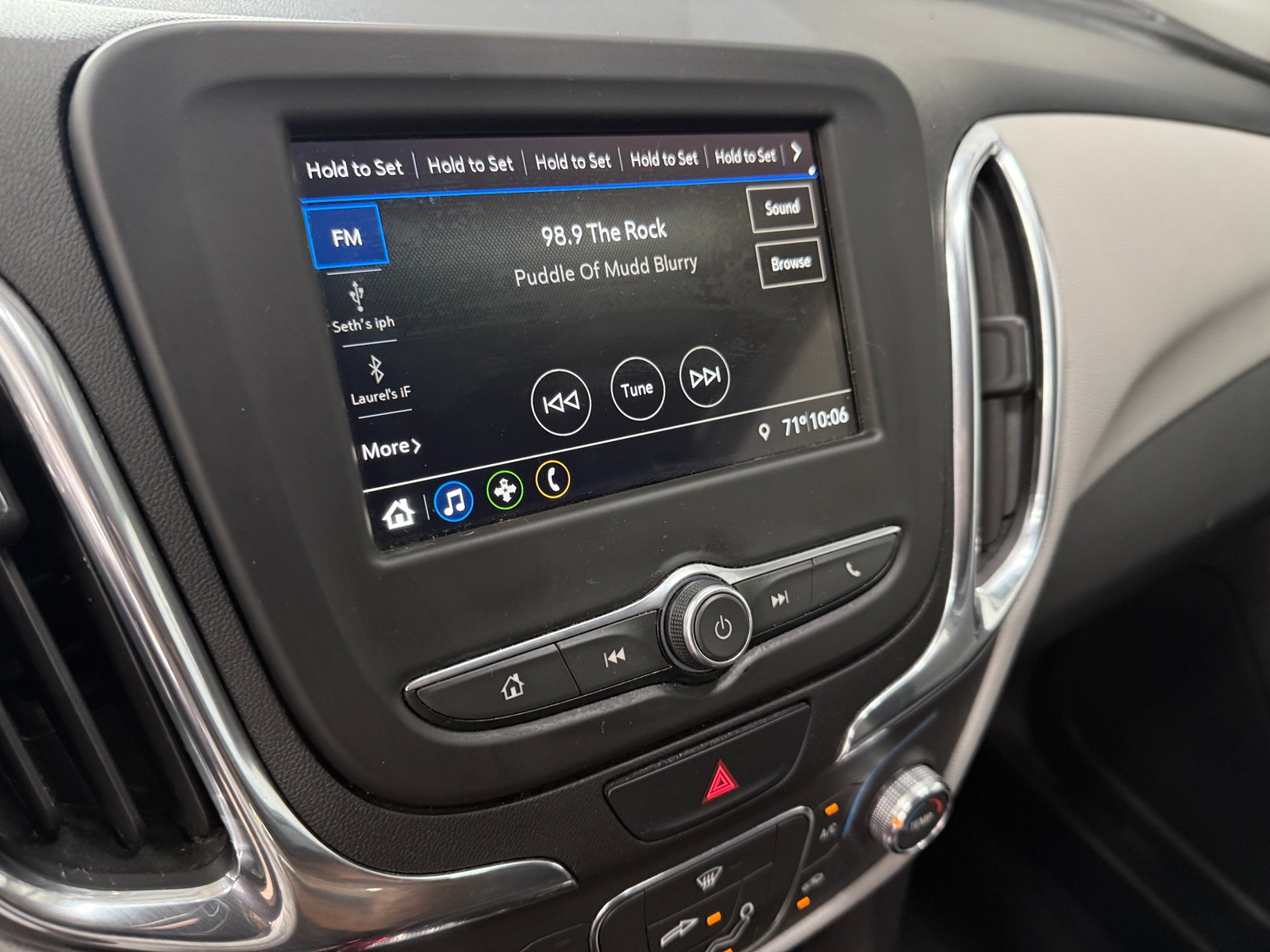 Thumbnail: 2019 Chevrolet Equinox - 4