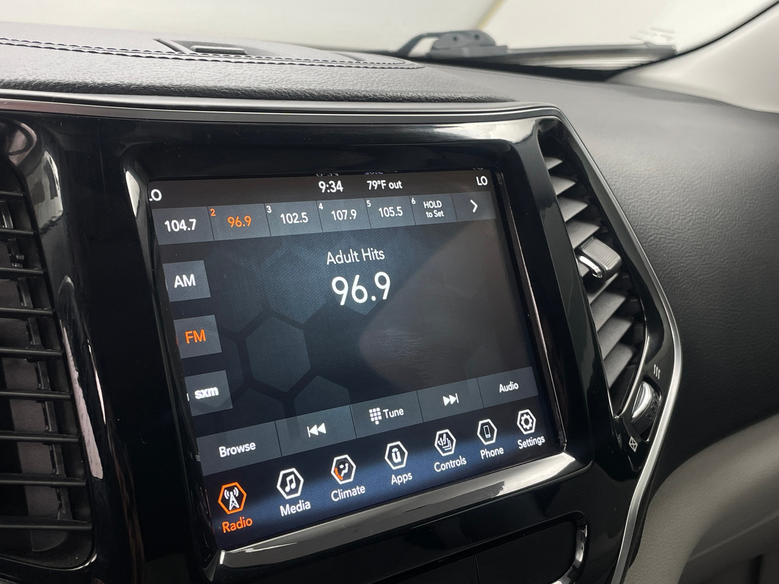 Thumbnail: 2019 Jeep Cherokee - 3